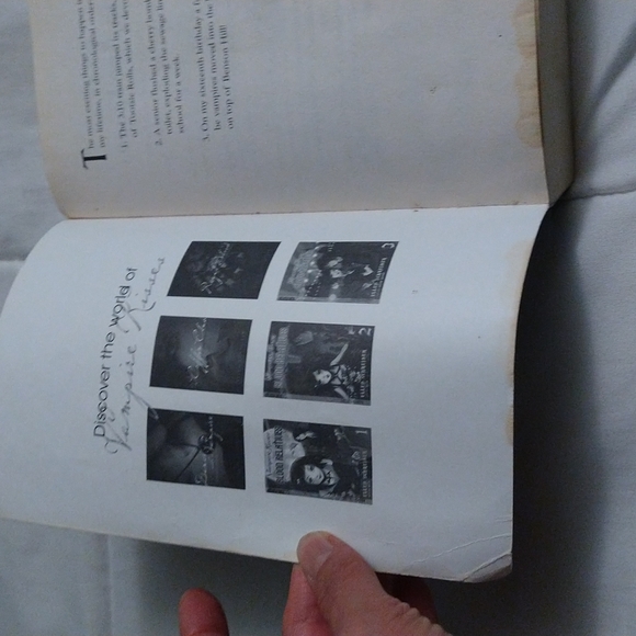 Vampire kisses the beginning by Ellen Schreiber - Picture 5 of 17